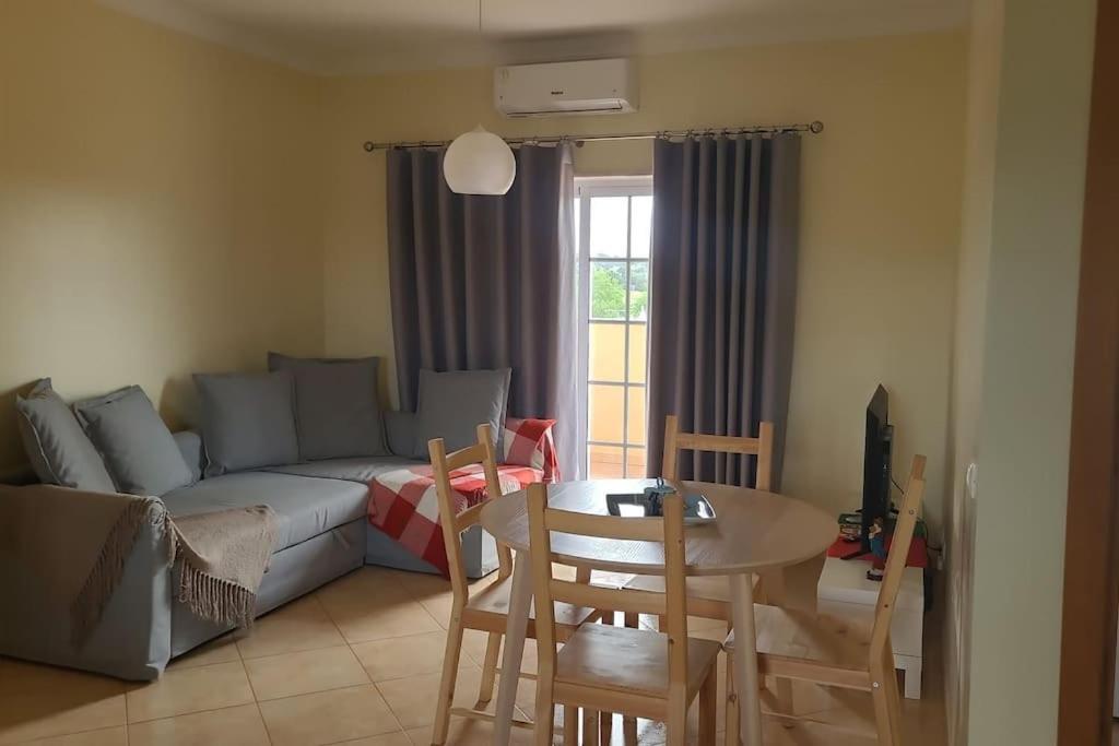 Stela ' S Guest House Loule Bagian luar foto